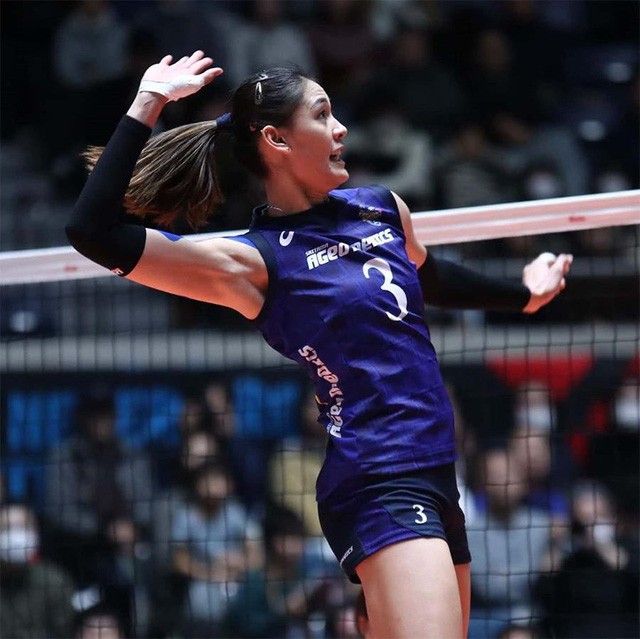 VĐV bóng chuyền nữ Philippines Alyja Daphne Santiago sở hữu chiều cao 1m95 - Ảnh: seagames 2021.com
