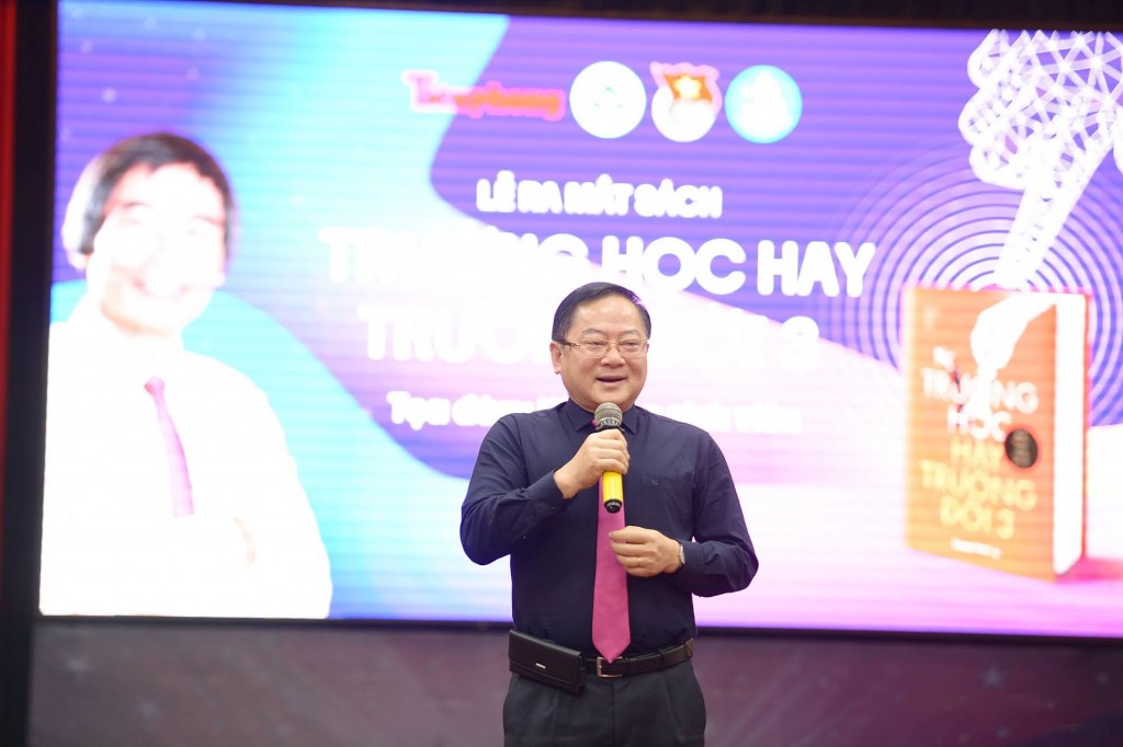 Nhà báo Lê Xuân Sơn – Tổng biên tập báo Tiền Phong phát biểu tại sự kiện