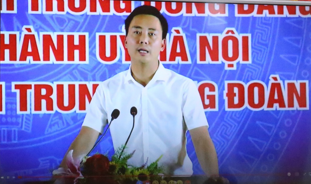 Đồng chí Nguyễn Đức Tiến, Phó Bí thư Thường trực Thành đoàn Hà Nội phát biểu tại hội nghị
