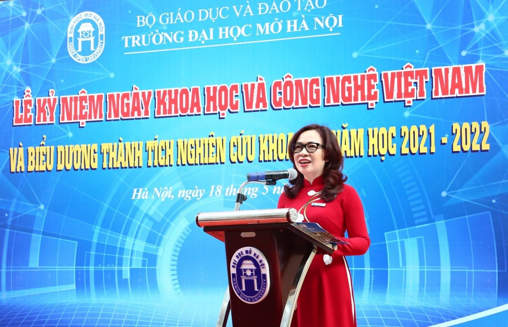 PGS.TS Nguyễn Thị Nhung phát biểu khai mạc