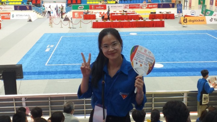 Tình nguyện viên Nguyễn Khánh Ly