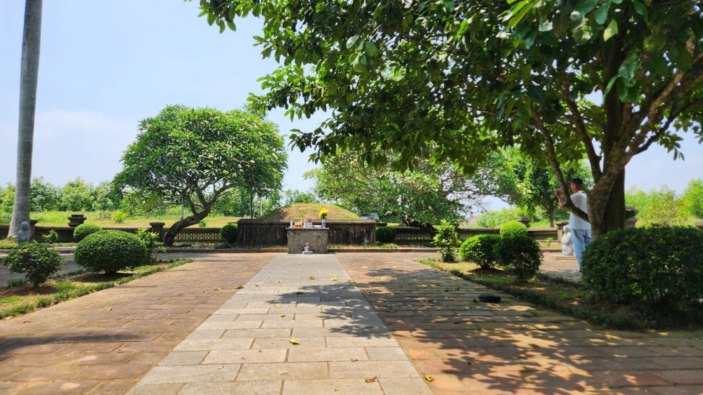 Thanh Hoá: Cận cảnh bên trong lăng mộ vua Lê Túc Tông bị xâm hại