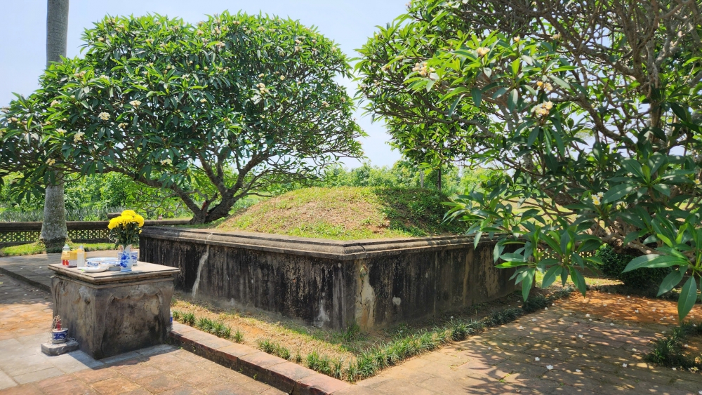 Thanh Hoá: Cận cảnh bên trong lăng mộ vua Lê Túc Tông bị xâm hại