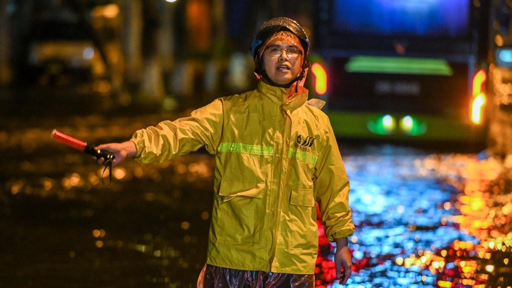 Hà Nội: Những "bóng vàng" nơi "điểm đen" ngập úng