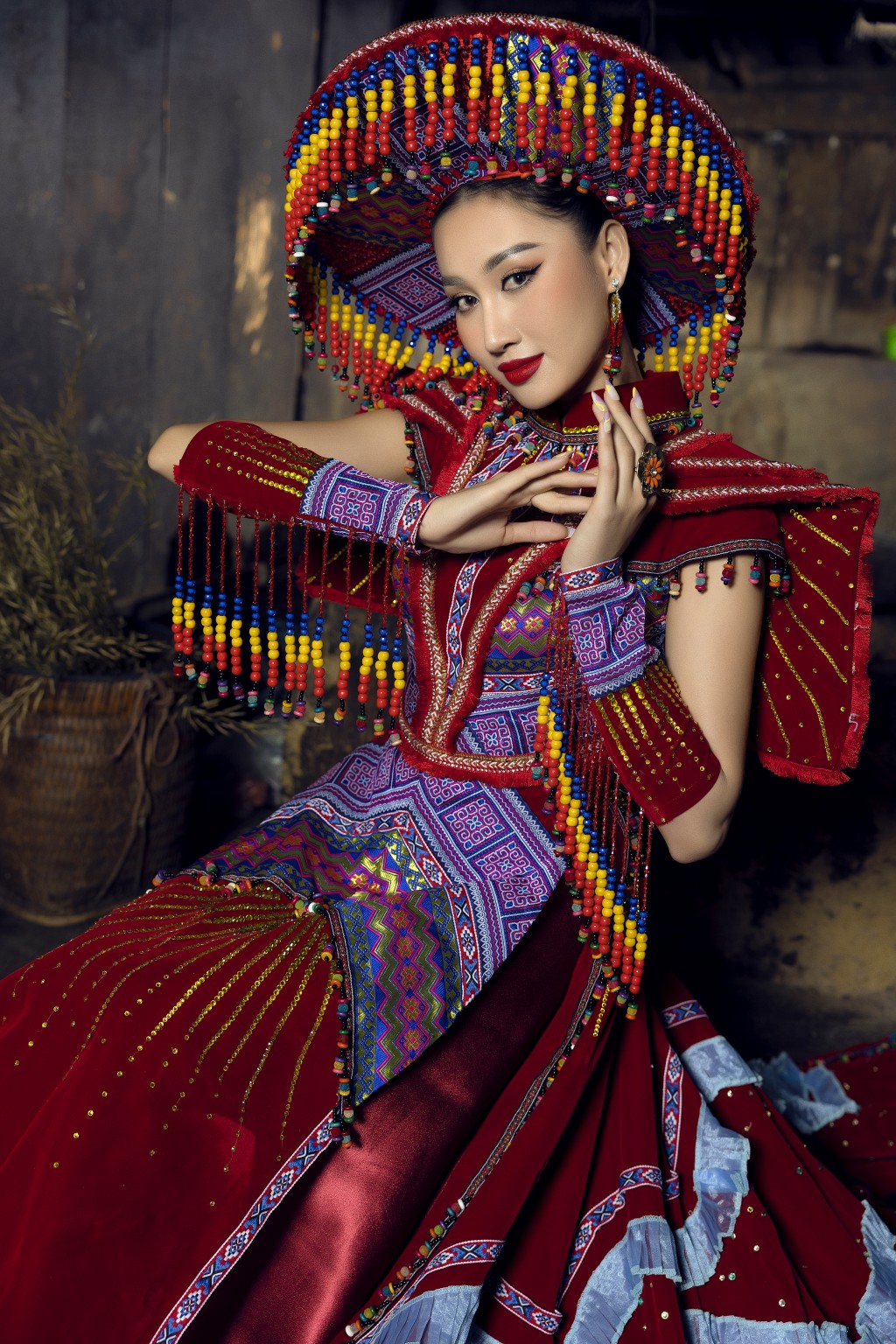 Ấn tượng với trang phục dân tộc dự thi Miss Global 2022 độc đáo của Đoàn Hồng Trang