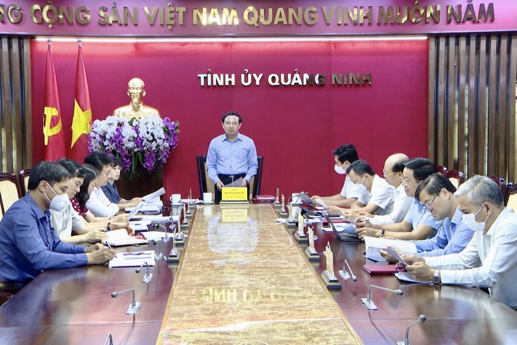 Ban Thường vụ Tỉnh ủy đã thảo luận và quyết định thi hành kỷ luật đối với Ban Thường vụ Thị ủy Đông Triều, nhiệm kỳ 2020-2025, bằng hình thức cảnh cáo do có vi phạm, khuyết điểm trong công tác lãnh đạo, chỉ đạo, tổ chức thực hiện phòng, chống dịch Covid-19, để UBND TX Đông Triều có sai phạm trong thực hiện gói thầu mua sắm kit xét nghiệm Covid-19 của Công ty CP Công nghệ Việt Á. (Ảnh: Báo Quảng Ninh)