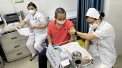 TP Hồ Chí Minh mở đợt cao điểm tiêm nhắc lại vắc xin phòng COVID-19