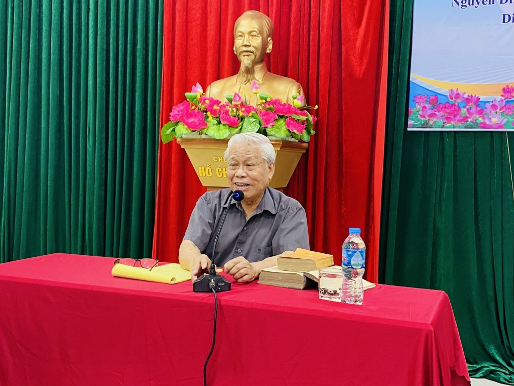 Nhà thơ Vũ Quần Phương