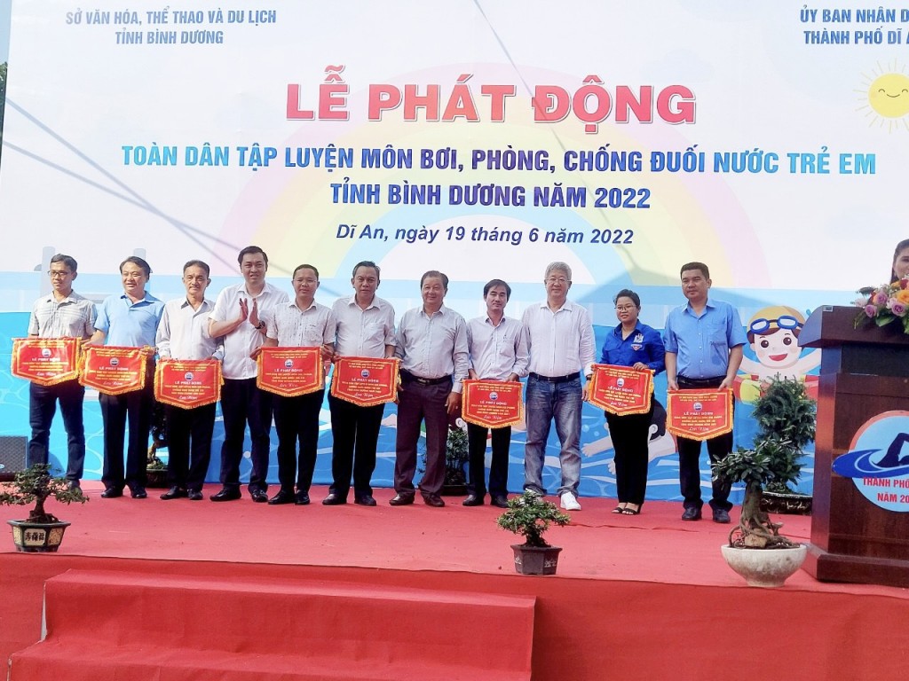 Bình Dương phát động toàn dân tập luyện môn bơi, phòng chống đuối nước năm 2022