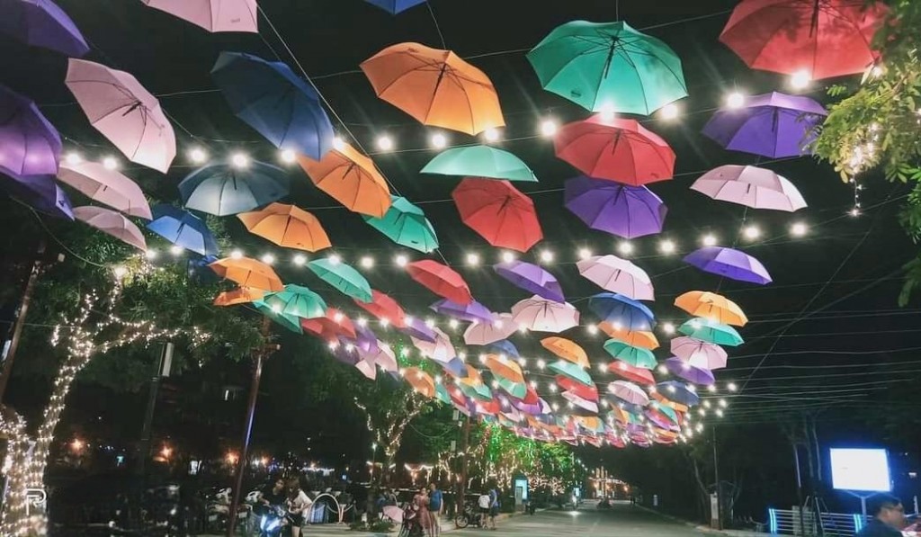 Không gian lãng mạn, thơ mộng và mát mẻ của phố đi bộ Trịnh Công Sơn