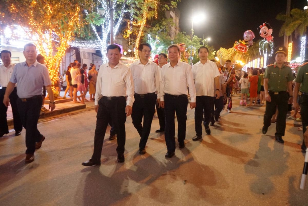 Hàng nghìn người dân nô nức trải nghiệm phố đi bộ đầu tiên ở Thanh Hóa