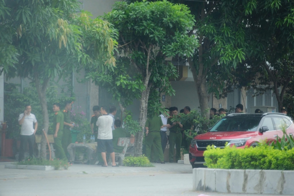 Khám xét nhà trùm giang hồ cộm cán ở Thanh Hóa