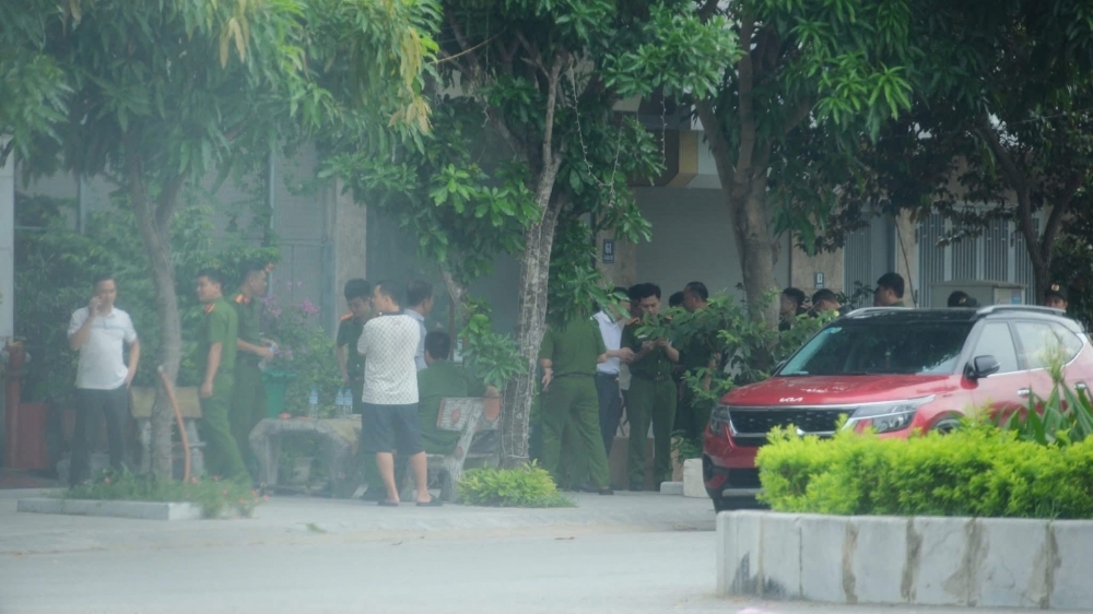 Khám xét nhà trùm giang hồ cộm cán ở Thanh Hóa