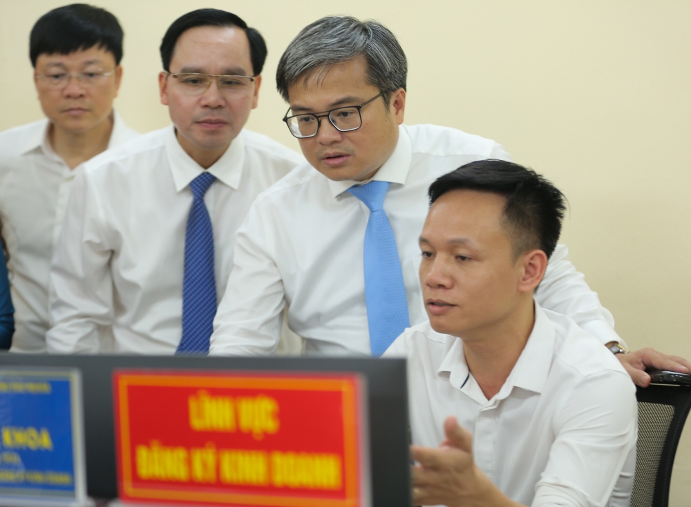 Công bố nhân sự chủ chốt tại phường Chương Mỹ, xã Phú Nghĩa và Xuân Mai