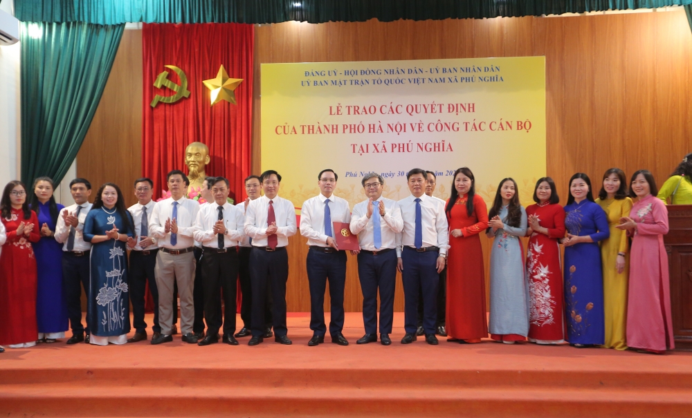 Công bố nhân sự chủ chốt tại phường Chương Mỹ, xã Phú Nghĩa và Xuân Mai