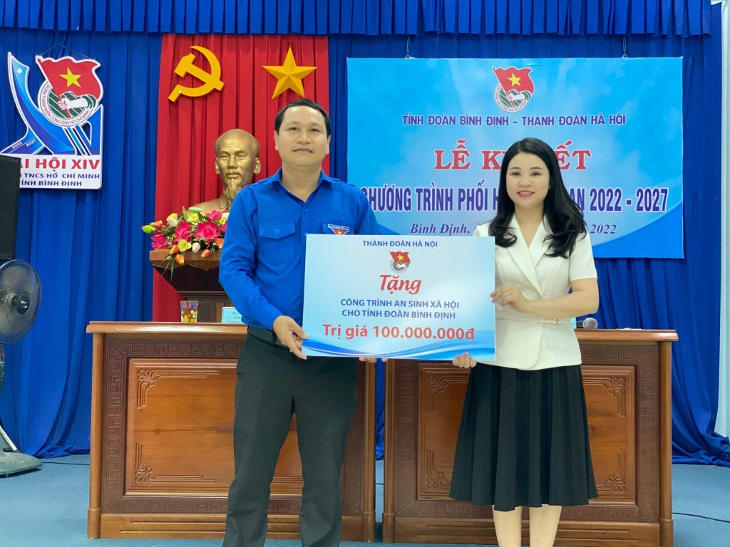 Thành đoàn Hà Nội trao tặng công trình tới Tỉnh đoàn Bình Định