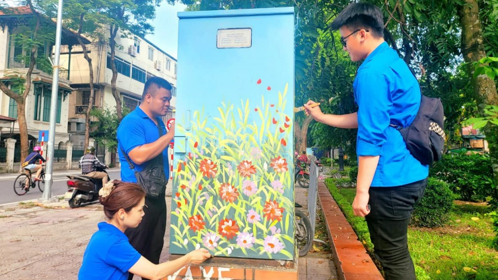 Tuổi trẻ quận Tây Hồ thực hiện công trình Tủ điện nở hoa