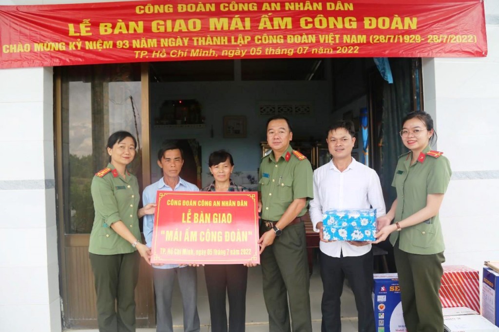 Công đoàn Công an TP Hồ Chí Minh trao nhà đồng đội “Mái ấm Công đoàn”