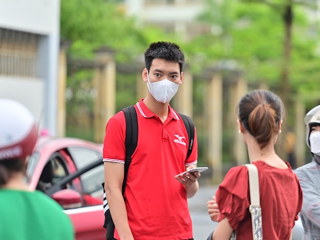 Thí sinh tự do này đăng ký thi tại điểm trường THPT Hòn Gai nhưng đến nhầm điểm thi trường THPT chuyên Hạ Long. Rất may hai điểm thi chỉ cách nhau khoảng 100 mét nên em vẫn kịp đến phòng thi trước thời gian phát đề