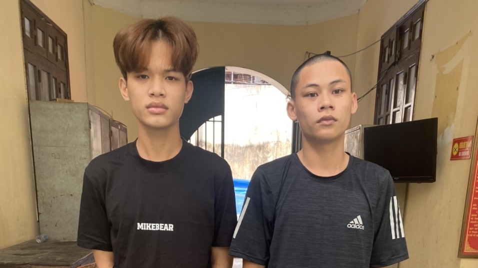 Bắc Giang: Hai thanh niên 2K3 rủ nhau bẻ khóa trộm 50 điện thoại di động