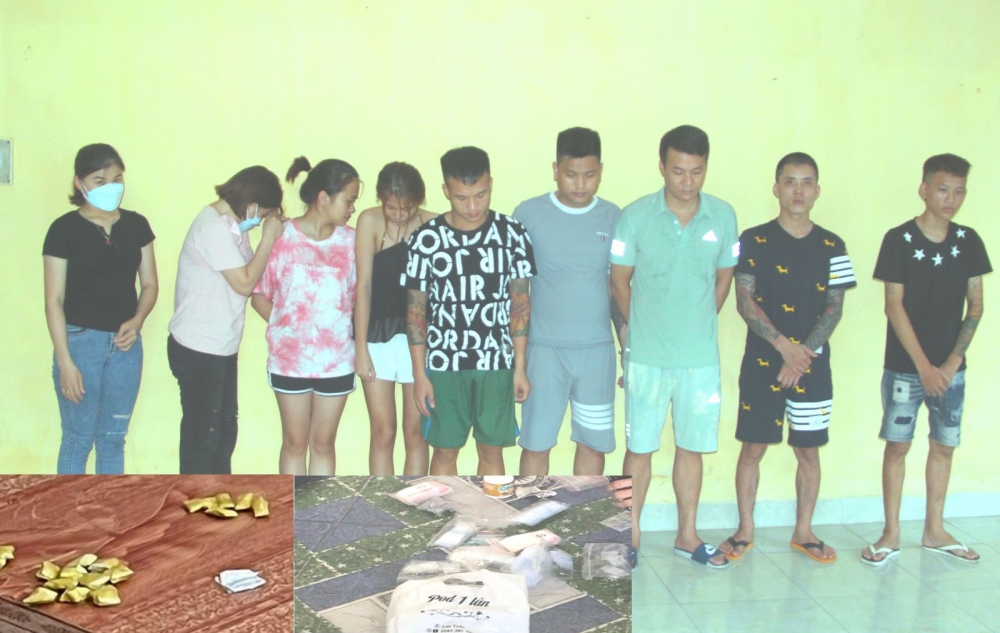 Các đối tượng cùng tang vật tại cơ quan Công an.