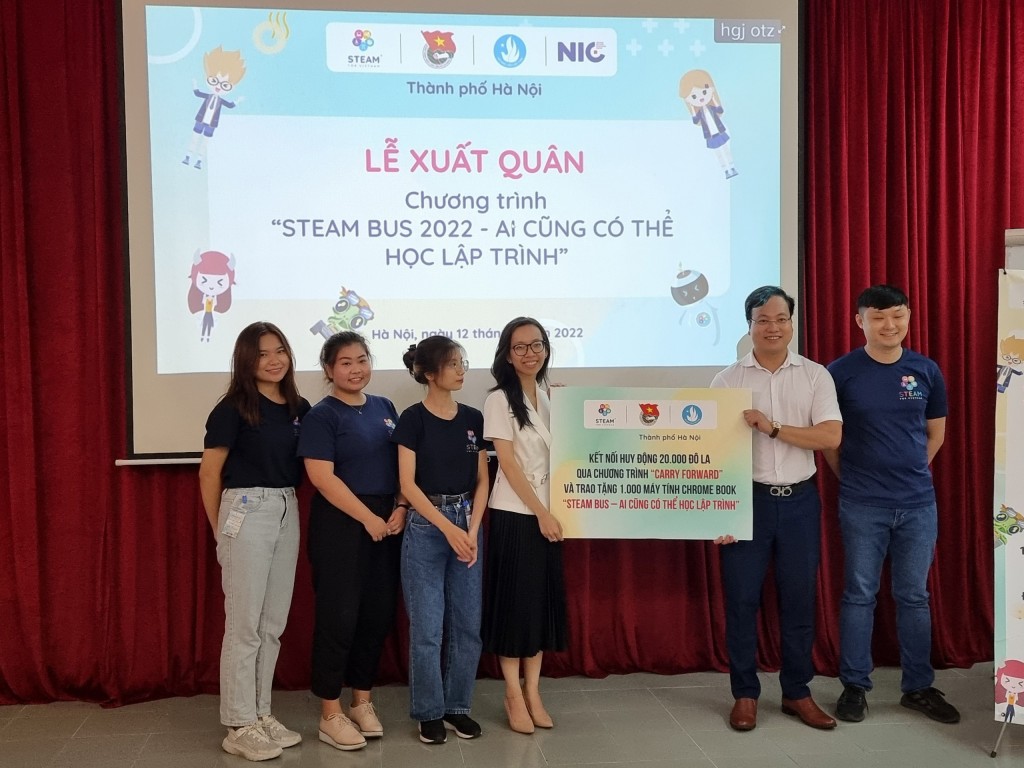 Steam Bus 2022 - Ai cũng có thể học lập trình: Mang mùa hè thú vị đến cho học sinh