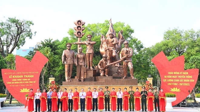 Khánh thành tượng đài "Công an Nhân dân vì dân phục vụ" tại Thủ đô Hà Nội
