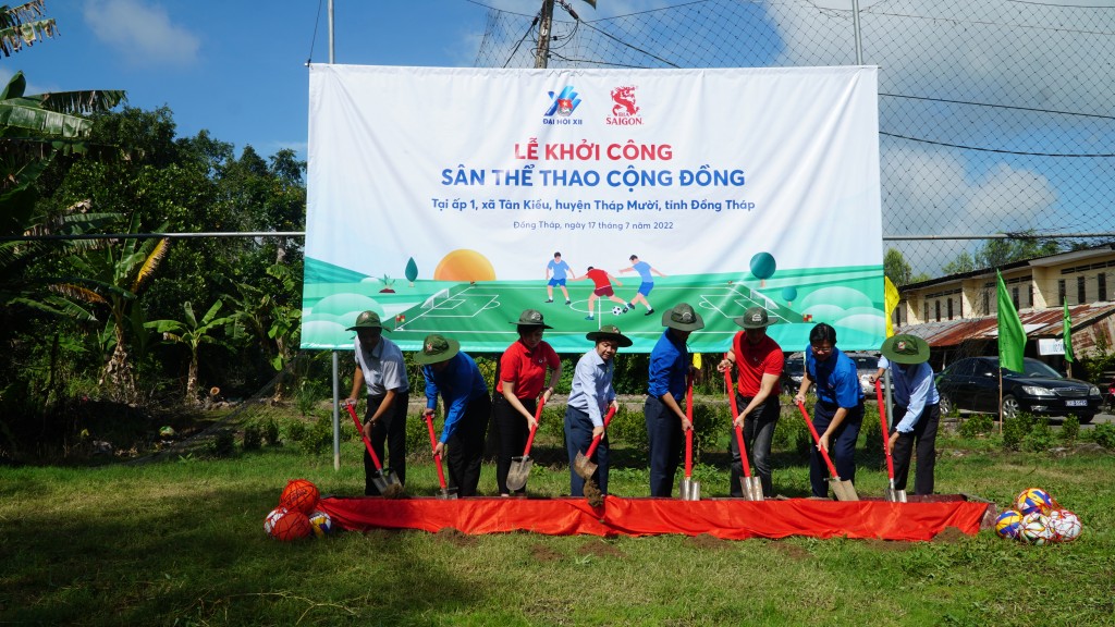 Trung ương Đoàn và SABECO khởi động dự án “Thắp sáng đường quê” và “Nâng bước thể thao”