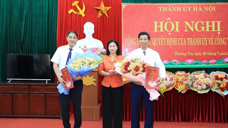 Công bố các quyết định về công tác cán bộ tại huyện Thường Tín và Thanh tra TP Hà Nội