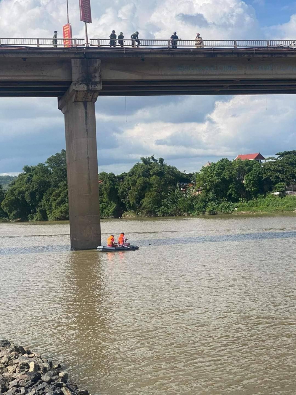 Bắc Giang: Chưa tìm thấy người phụ nữ nghi nhảy cầu tại sông Lục Nam