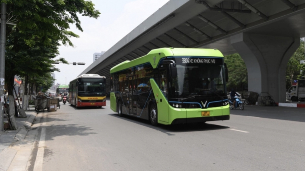 tu nam 2025 100 xe buyt thay the dau tu moi su dung dien nang luong xanh