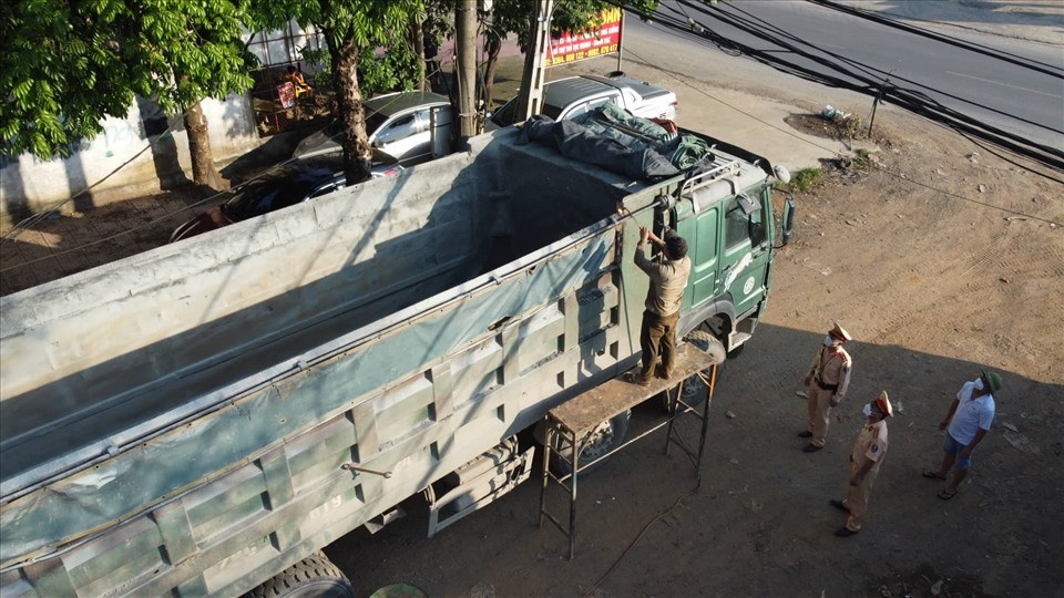 Hà Nội: Vận động, tuyên truyên chủ xe cắt bỏ thành thùng cơi nới