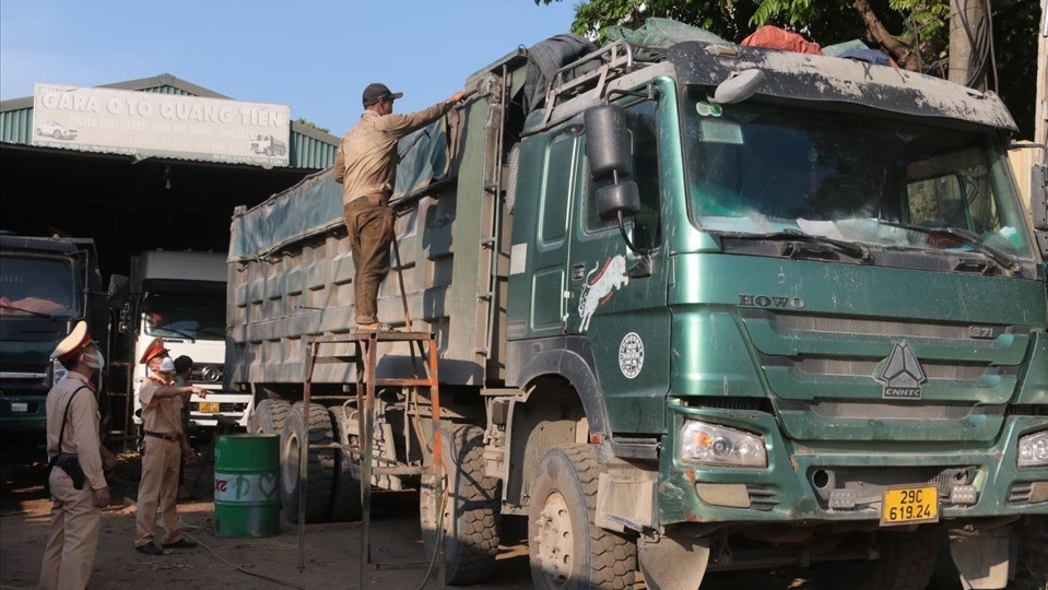 Hà Nội: Vận động, tuyên truyên chủ xe cắt bỏ thành thùng cơi nới