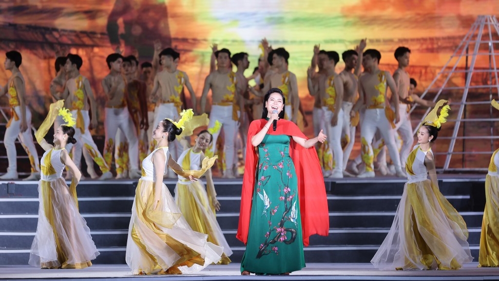 Sau Thanh Hóa và Đà Nẵng, Sun Group mang Lễ hội Carnival đa sắc màu “cập bến” Hòa Bình