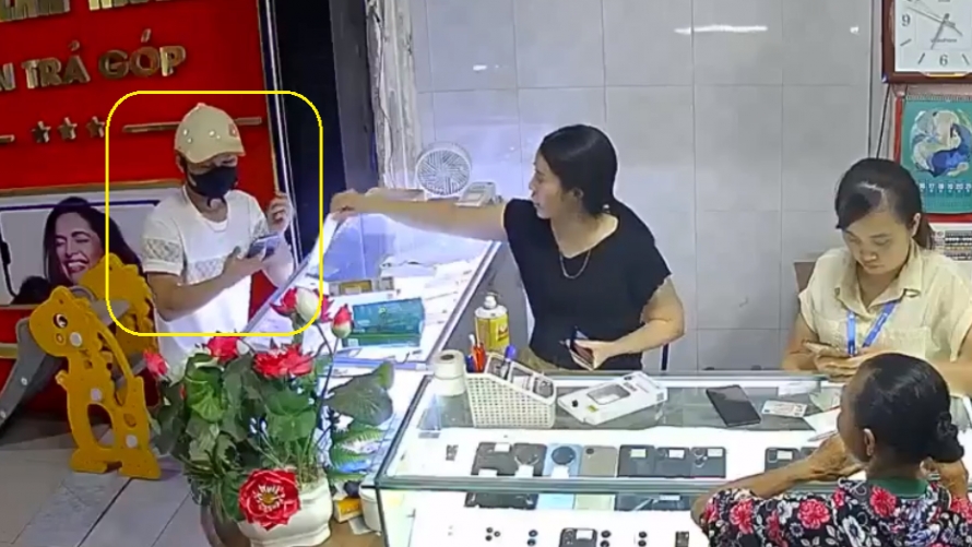 Thanh Hoá: Giả vờ hỏi mua điện thoại để cướp giật