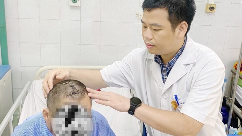 Thanh Hoá: Người đàn ông trầm cảm tự đóng đinh sắt vào đầu