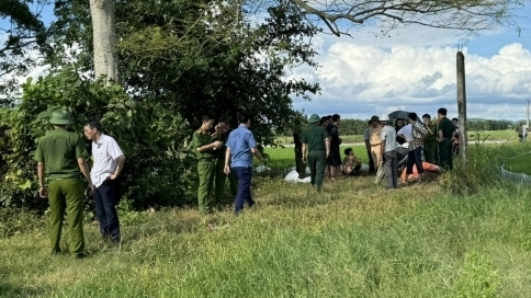 Thanh Hoá: Bơi thuyền ra sông để bắt dế, 1 người mất tích