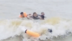 Thanh Hoá: Kịp thời cứu 2 du khách thoát khỏi nguy cơ đuối nước