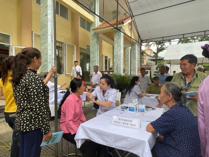 Thanh Hoá: Hàng trăm người dân được khám sức khoẻ và phát thuốc miễn phí