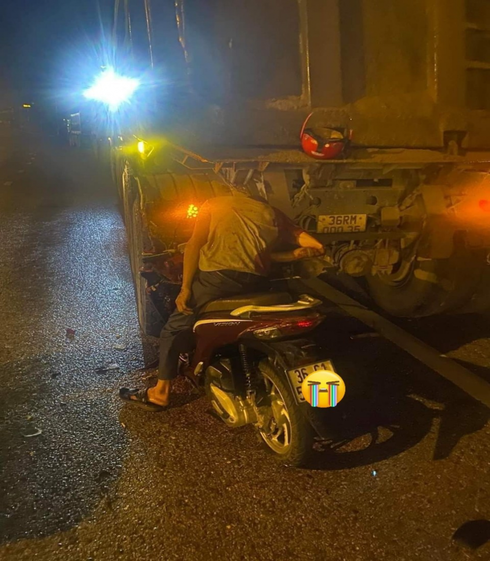 Thanh Hoá: Người đàn ông đâm vào đuôi xe đầu kéo khiến tử vong tại chỗ