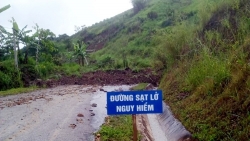 Nhiều tuyến đường ở Thanh Hóa bị sạt lở​ do mưa lũ