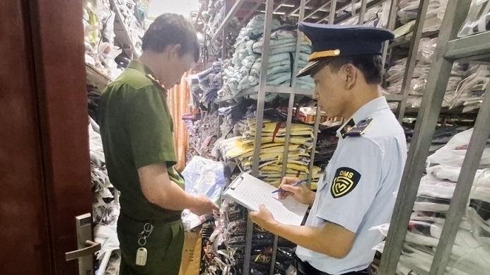 Thanh Hoá: Hàng nghìn bộ quần áo nghi giả mạo thương hiệu nổi tiếng