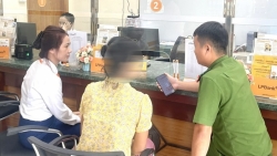 Thanh Hoá: Suýt bị lừa vì gói hàng trị giá gần 1 tỷ đồng trên mạng