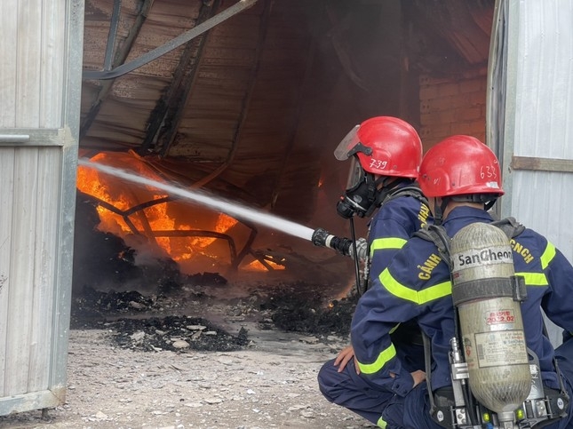 Thanh Hoá: Cháy lớn tại xưởng thu mua phế liệu
