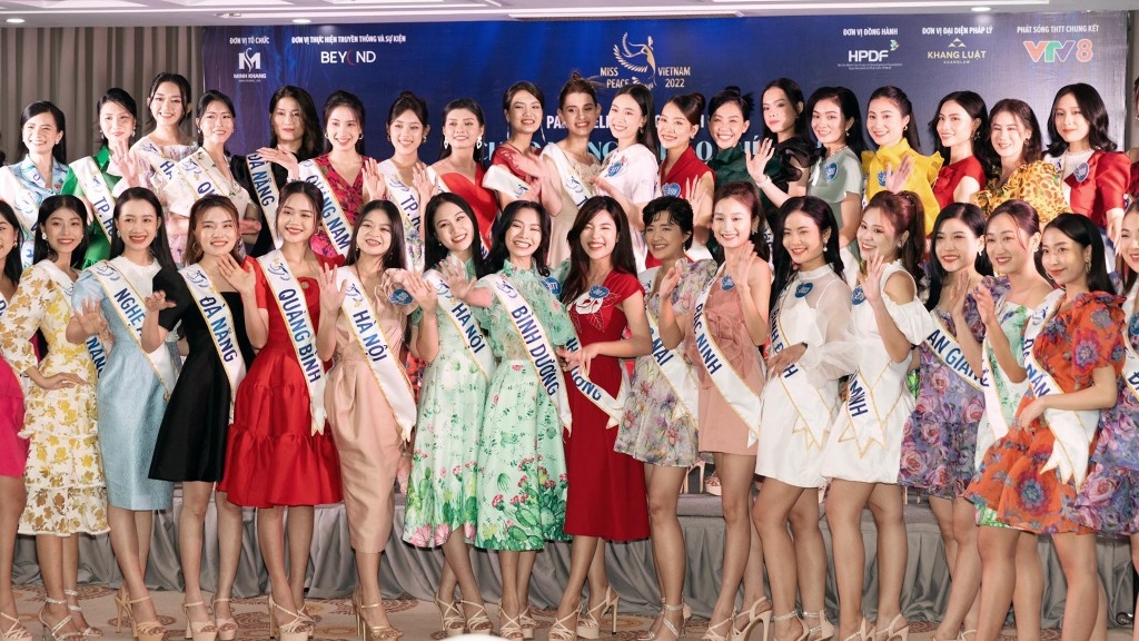 Giang Kyo Fashion và Joco Fashion mang 200 bộ trang phục tới Hoa hậu Hòa bình Việt Nam