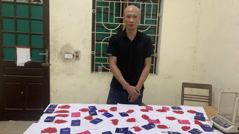 Nghệ An: Bắt đối tượng giấu 8.000 viên ma tuý trong ô tô