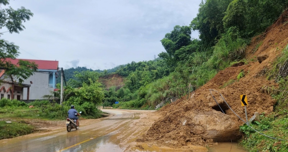 Thanh Hoá: Di dời hàng chục hộ dân trước nguy cơ sạt lở đất