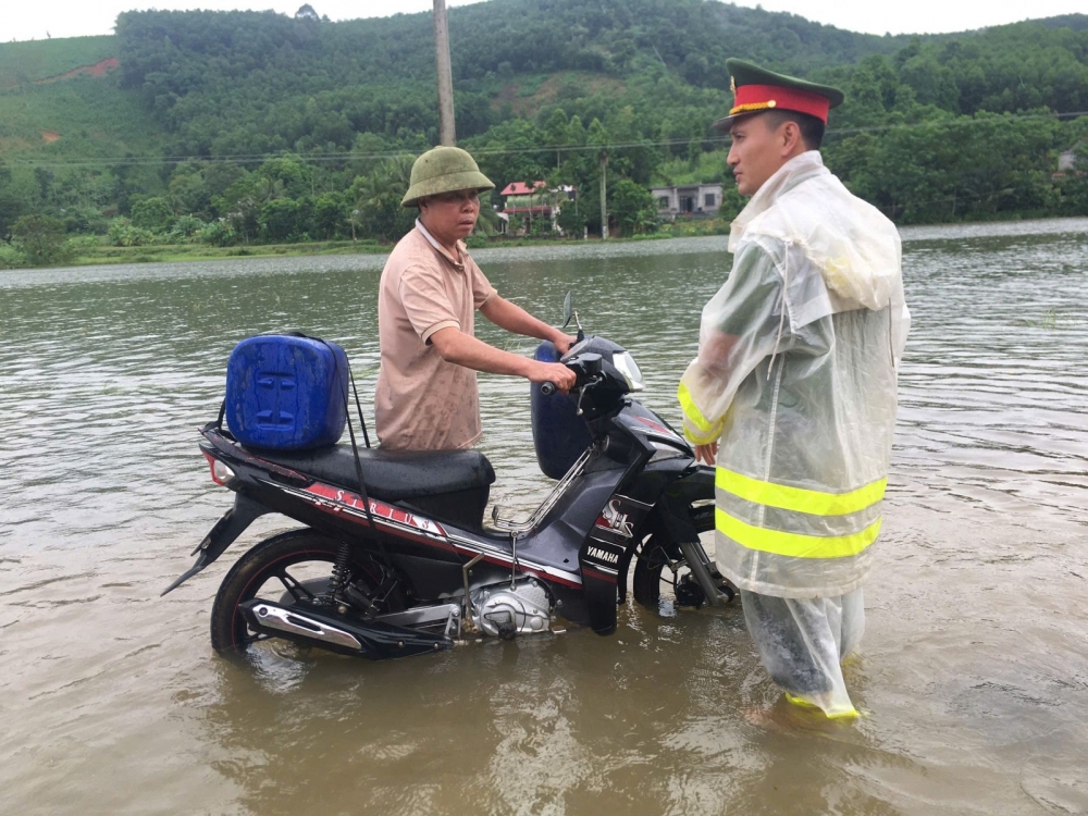 Công an Thanh Hoá căng mình khắc phục hậu quả do mưa bão