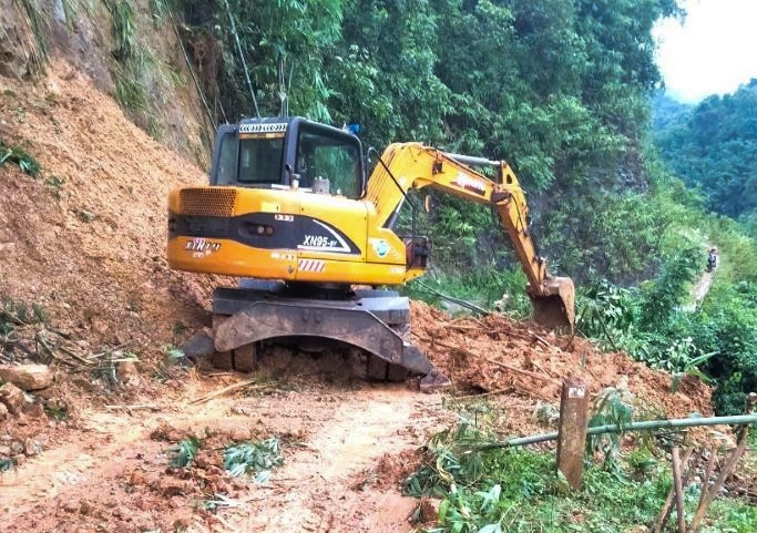 Quan Sơn: Nhanh chóng khắc phục hậu quả mưa lũ, sớm ổn định đời sống người dân