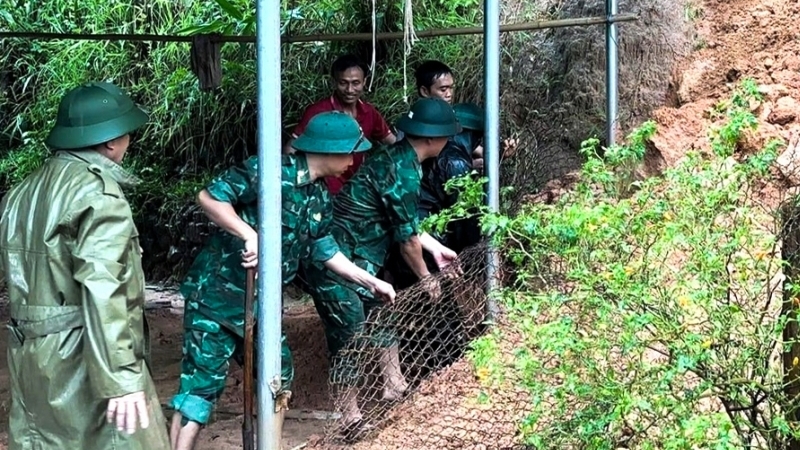 Quan Sơn: Nhanh chóng khắc phục hậu quả mưa lũ, sớm ổn định đời sống người dân